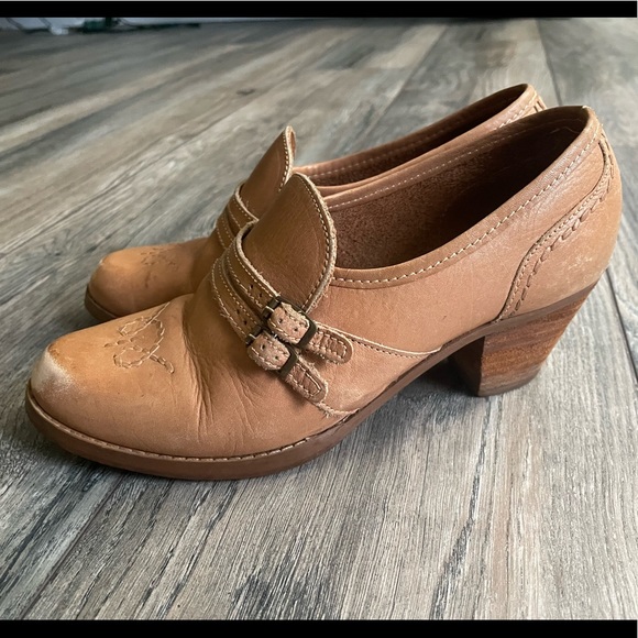 Vintage Shoes - Vintage Block Heel Leather Shoes made in Brazil